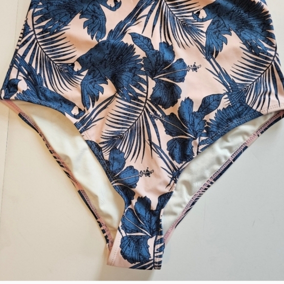 NWT MINKPINK Pink Blue Hibiscus‎ Island Cutout One Piece Swimsuit Size Medium - Picture 5 of 9